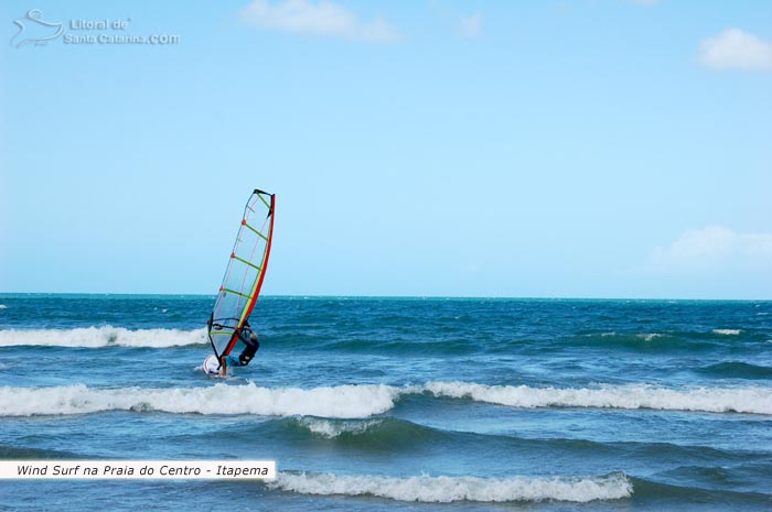 Wind Surf na praia de itapema.