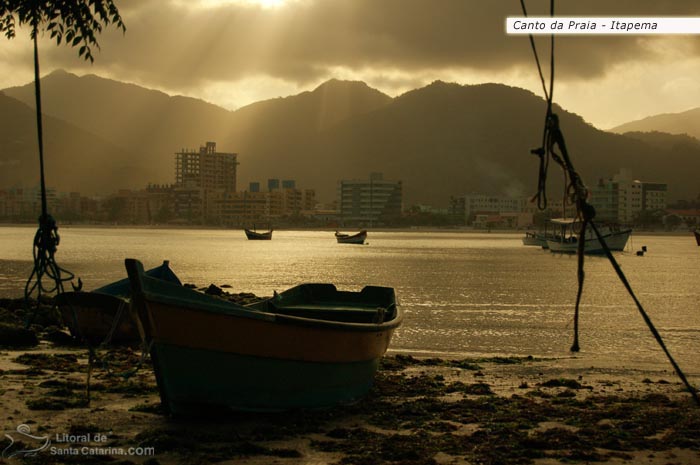 Canto da praia em itapema.