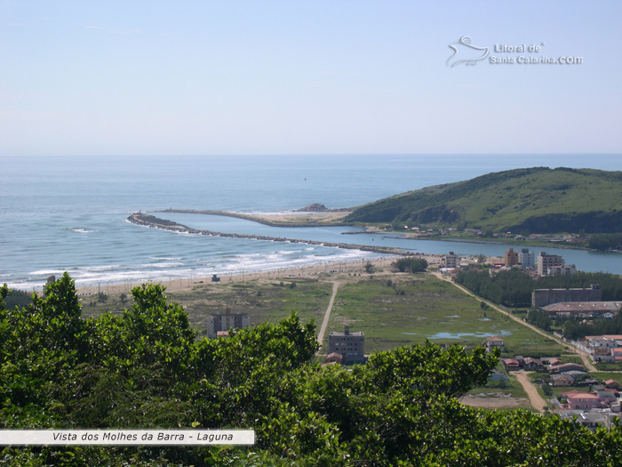 Linda vista panorâmica dos molhes da barra