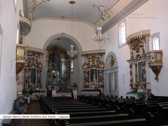 foto de dentro da igreja matriz