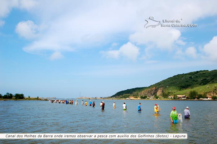 canal lotado de pescadores em laguna