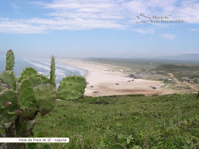 vista da praia do gi em laguna