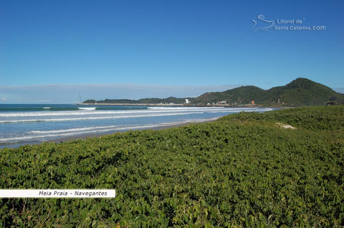 meia praia de navegantes, restinga e mar lindo