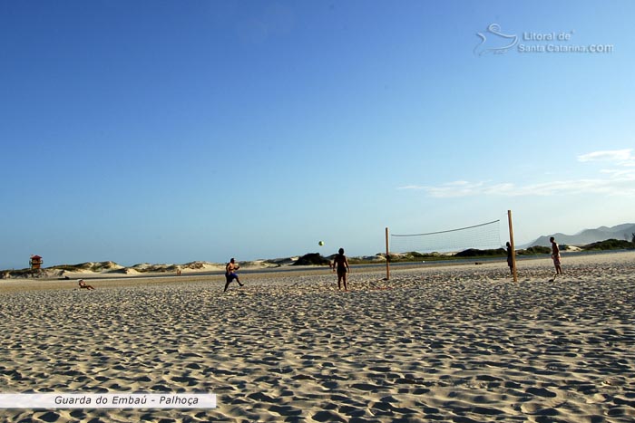 fute volei na guarda do embau