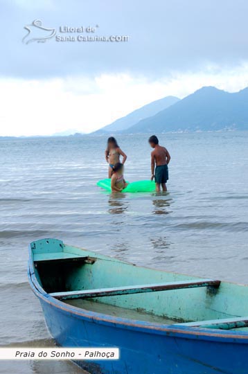 praia do sonho, crianças brincando na água