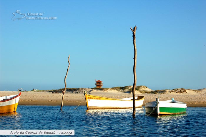 praia da guarda do embau sc, barquinhos parado