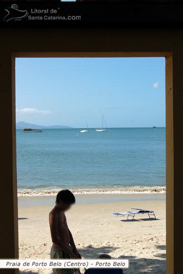 Praia do centro de Porto Belo vista da janela