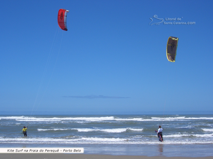 Kite Surf na Praia do Perequê  na cidade de porto belo - Santa Catarina.