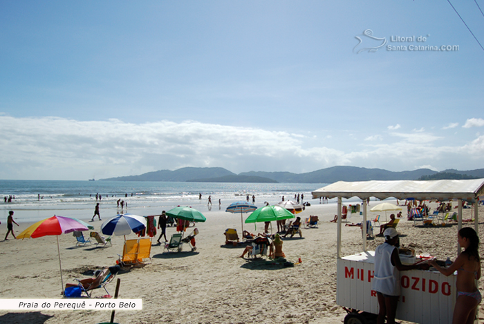 Imgem da praia de perequê no litoral catarinense.