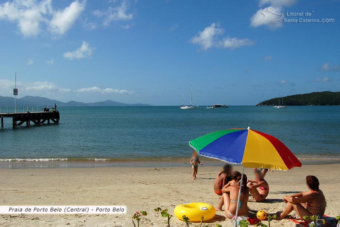 famílias inteiras brincando nas praias de porto belo, linda praia catarinense