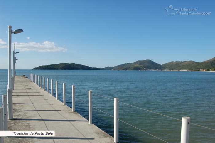 trapiche de porto belo, ao fundo a ilha de porto belo