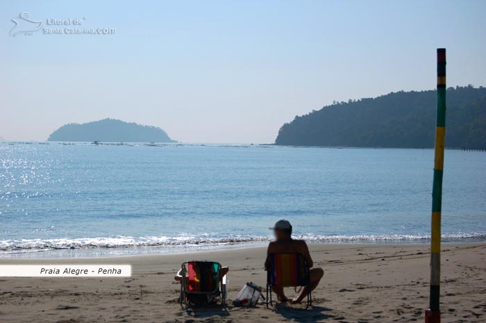 praia alegra, penha, sc, brasil, casal tomando um sol na praia