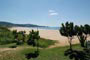 Vsita da praia do estaleiro em Balneário Camboriú e ao fundo um morro maravilhoso.