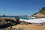 Praia do estaleirinho, um pescador sozinho em busca de um peixe para levar para casa.