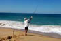 Pescador na praia de taquarinhas