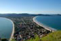 Vista do Morro do Macaco, do lado esquerdo a Baía de Zimbros e do lado direito fica a praia de Canto Grande e Mariscal - Bombinhas