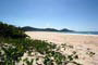 Praia de Mariscal em Bombinhas, natureza intacta.