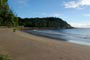 Praia do Retiro dos Padres em Bombinhas e ao fundo um morro lindo ainda preservado.