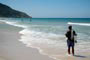 Praia dos ingleses, pescador esperando a hora certa para jogar a tarrafa.