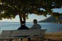 Ribeirão da ilha - casal sentados e descansando a beira mar
