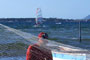 Pescador arrumando sua rede para ir em busca da tainha, partindo da lagoa da conceição florianópolis