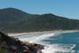 vista do alto do morro, para a praia de naufragados sc