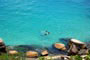 Mergulho nas piscinas naturais da barra da lagoa em santa catarina