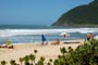 Gatas da silveira tomando sol de biquini nas areias limpas das praias sc