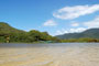 Rio que desemboca no canto da praia de palmas em governador celso ramos