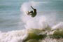 Surf na praia da vila, imbituba, santa catarina, brasil