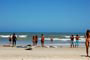 Surfista acabou de pegar umas ondas na praia do rosa sc