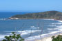 Vista total da praia do rosa, brasil