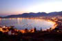 Vista noturna da praia de itapema em Santa Catarina.