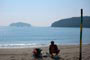 praia alegra, penha, sc, brasil, casal tomando um sol na praia