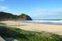 praia da enseada em são francisco do sul, mãe e filho brincando na praia