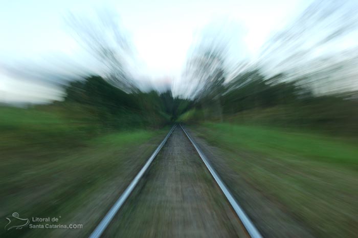 linha do trem em são francisco do sul