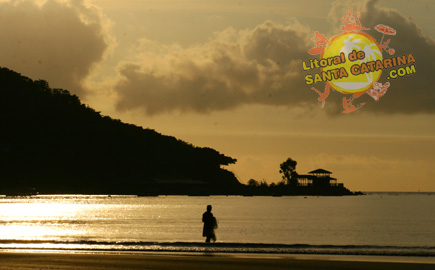 Foto do canto da praia em Itapema SC