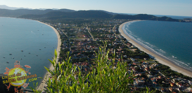 Praia do Canto Grande em Bombinhas Santa Catarina (ao fundo do lado direito fica a praia de mariscal e do lado esquer também ao fundo é Zimbros) - 8° Lugar no Ranking das praias de Bombinhas