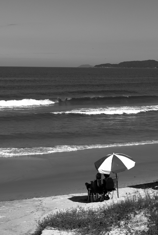 Bombinhas em Preto e Branco - Fotografia e Turismo